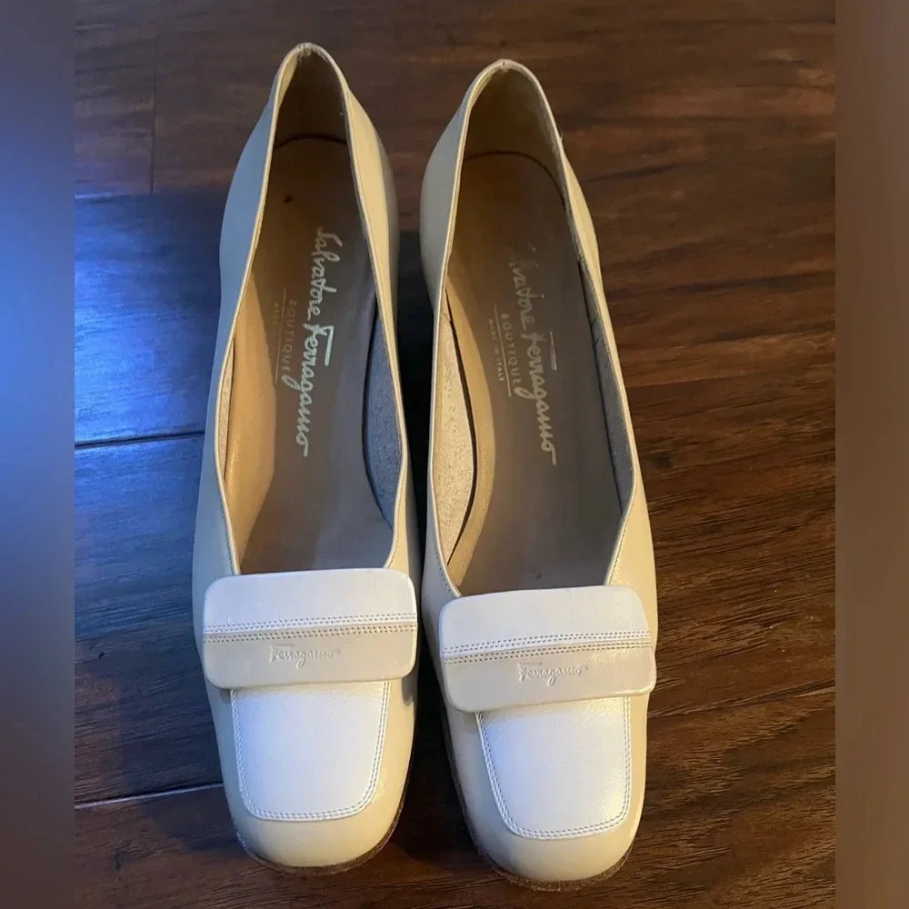 Salvatore Ferragamo Dress Shoes-Tan and white, low heel- Fancy Size 6 - Picture 13 of 13
